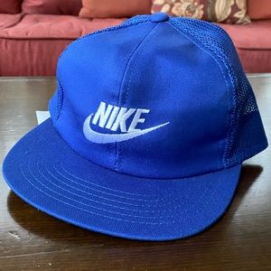 VTG 80s Nike trucker hat